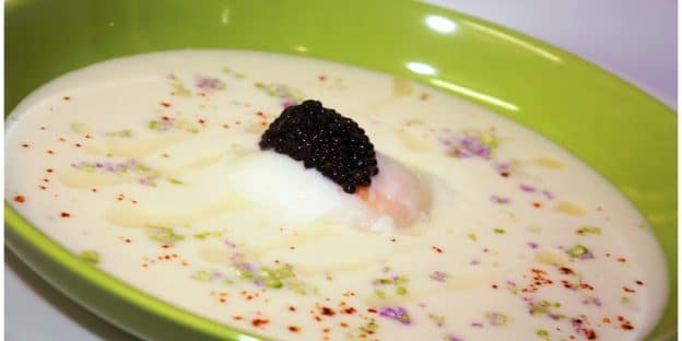 VELOUTÉ DE CHOU-FLEUR ŒUF PARFAIT ET CAVIAR PARFUM DE NOISETTE